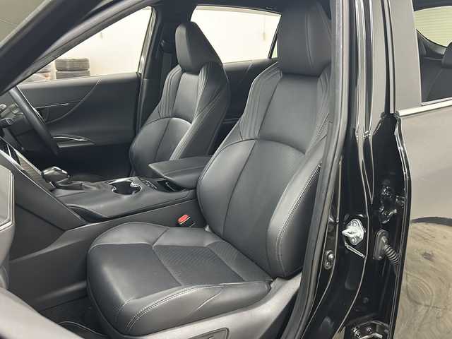 トヨタ ハリアー Z レザーパッケージ 長崎県 2021(令3)年 5.1万km プレシャスブラックパール ワンオーナー/純正メーカーオプションナビ（JLB)/・Bluetooth/・フルセグ/・ETC2.0/全方位モニタ/JLBプレミアムサウンドシステム/ヘッドアップディスプレイ/電動格納シート（メモリ付き）/前席パワーシート/前席エアシート/前席シートヒーター/全席レザーシート/ドラレコ機能付きデジタルインナーミラー/ステアリングヒーター/パワーバックドア/Toyota Safety Sense/・プリクラッシュセーフティ/・レーントレーシングアシスト/・アダプティブハイビームシステム/・ロードサインアシスト/・レーダークルーズコントロール/・先行車発進告知機能/横滑り防止機能/イモビライザーシステム/純正フロアマット/純正19インチアルミホイール/純正LEDヘッドライト/クリアランスソナー/フォグランプ/純正バイザー/プッシュエンジンスタート/スマートキー×２/取扱説明書/新車時保証書