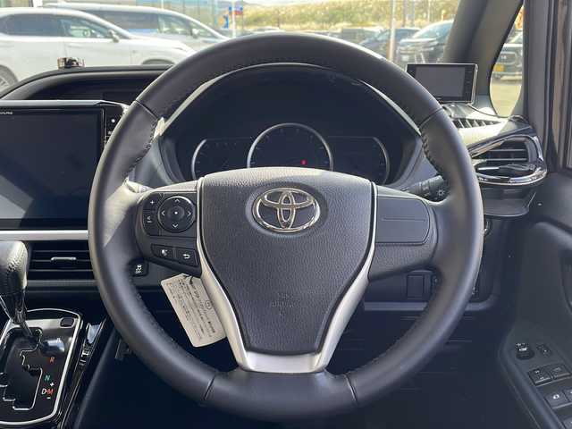 トヨタ ヴォクシー ZS 煌 青森県 2016(平28)年 10万km ブラック ・4WD/・寒冷地仕様/・ＡＬＰＩＮＥ10型ナビ/・ＡＬＰＩＮＥ12.8型フリップダウンモニター/・バックカメラ/フロントカメラ/・フルセグ/Bluetooth/・両側パワースライドドア/・衝突軽減ブレーキ/・レーンキープアシスト/・ワイパーデアイサ/・社外エンジンスターター/・社外ドライブレコーダー/・社外ETC/・プッシュスタート/・スマートキー/・ローダウン/・規格外純正AW/・オートマチックハイビーム/・保証書・取説あり