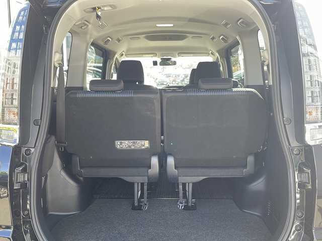 トヨタ ヴォクシー ZS 煌 青森県 2016(平28)年 10万km ブラック ・4WD/・寒冷地仕様/・ＡＬＰＩＮＥ10型ナビ/・ＡＬＰＩＮＥ12.8型フリップダウンモニター/・バックカメラ/フロントカメラ/・フルセグ/Bluetooth/・両側パワースライドドア/・衝突軽減ブレーキ/・レーンキープアシスト/・ワイパーデアイサ/・社外エンジンスターター/・社外ドライブレコーダー/・社外ETC/・プッシュスタート/・スマートキー/・ローダウン/・規格外純正AW/・オートマチックハイビーム/・保証書・取説あり