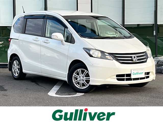 ホンダ フリード G ジャストセレクション 岐阜県 2011(平23)年 9.1万km プラチナホワイトパール 登録時走行距離90853km/社外7インチナビ（AVIC-MRZ99)/両側パワースライドドア/ワンセグTV/ウィンカーミラー/社外アルミホイール/キセノンヘッドライト/純正フロアマット/ウォークスルー/3列シート/Bluetooth接続/スマートキー/オートライト/エアバッグ/スペアキー/横滑り防止装置