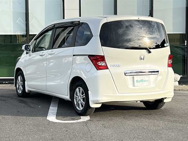 ホンダ フリード G ジャストセレクション 岐阜県 2011(平23)年 9.1万km プラチナホワイトパール 登録時走行距離90853km/社外7インチナビ（AVIC-MRZ99)/両側パワースライドドア/ワンセグTV/ウィンカーミラー/社外アルミホイール/キセノンヘッドライト/純正フロアマット/ウォークスルー/3列シート/Bluetooth接続/スマートキー/オートライト/エアバッグ/スペアキー/横滑り防止装置