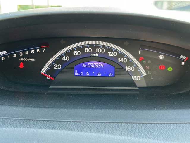 ホンダ フリード G ジャストセレクション 岐阜県 2011(平23)年 9.1万km プラチナホワイトパール 登録時走行距離90853km/社外7インチナビ（AVIC-MRZ99)/両側パワースライドドア/ワンセグTV/ウィンカーミラー/社外アルミホイール/キセノンヘッドライト/純正フロアマット/ウォークスルー/3列シート/Bluetooth接続/スマートキー/オートライト/エアバッグ/スペアキー/横滑り防止装置