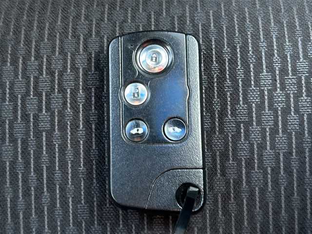 ホンダ フリード G ジャストセレクション 岐阜県 2011(平23)年 9.1万km プラチナホワイトパール 登録時走行距離90853km/社外7インチナビ（AVIC-MRZ99)/両側パワースライドドア/ワンセグTV/ウィンカーミラー/社外アルミホイール/キセノンヘッドライト/純正フロアマット/ウォークスルー/3列シート/Bluetooth接続/スマートキー/オートライト/エアバッグ/スペアキー/横滑り防止装置