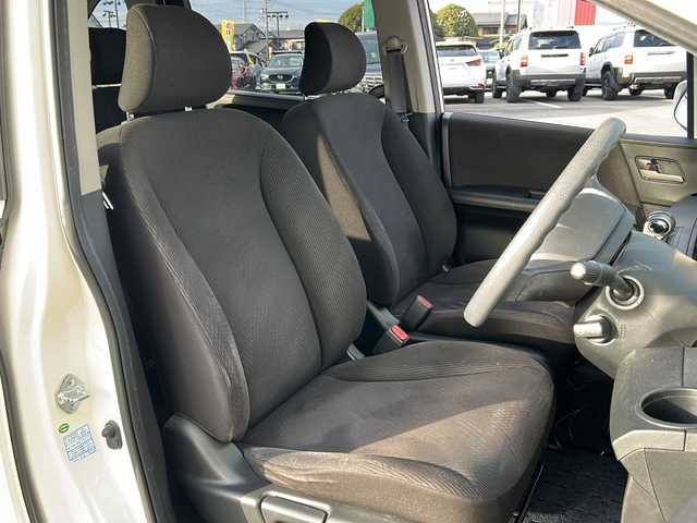 ホンダ フリード G ジャストセレクション 岐阜県 2011(平23)年 9.1万km プラチナホワイトパール 登録時走行距離90853km/社外7インチナビ（AVIC-MRZ99)/両側パワースライドドア/ワンセグTV/ウィンカーミラー/社外アルミホイール/キセノンヘッドライト/純正フロアマット/ウォークスルー/3列シート/Bluetooth接続/スマートキー/オートライト/エアバッグ/スペアキー/横滑り防止装置