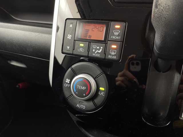 ダイハツ タント カスタム X SA Ⅲ 大分県 2017(平29)年 6.6万km パールホワイトⅢ /ワンオーナー//純正ナビ(NMZK-W88D)//バックカメラ//ワンセグTV・Bluetooth・CD・DVD・AM・FM//ETC//前方ドライブレコーダー//パワースライドドア//LEDヘッドライト//オートライト//衝突被害軽減ブレーキ//オートハイビーム//アイドリングストップ//横滑り防止//リヤセンサー//ファブリックシート//運転席シートヒーター//純正フロアマット//オートエアコン//リヤサンシェード//プッシュスタート//スマートキー//スペアキー1本//新車保証書・取扱説明書//