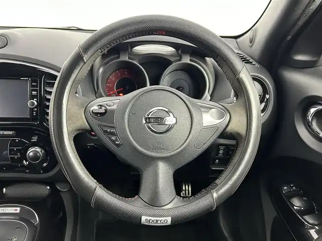 日産 ジューク ニスモ 道央・札幌 2019(平31)年 4.6万km ブリリアントホワイトパール ・４WD/・寒冷地仕様/・純正メモリナビ/・CD/DVD/SD/BT/iPod/フルセグTV/・アラウンドビューモニター/・ドライブレコーダー/・ETC/・横滑り防止装置/・ステアリングスイッチ/・電動格納ウィンカーミラー/・キセノンヘッドライト/・オートライト/・フォグライト/・ドアバイザー/・純正１８インチAW/・スマートキー/・スペアキー/・保証書/・取扱説明書