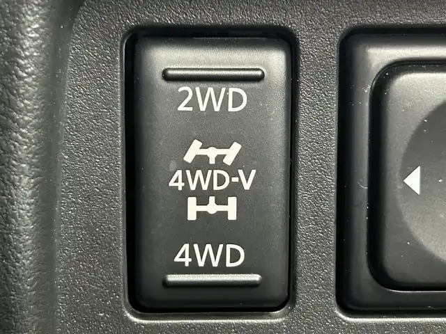 日産 ジューク ニスモ 道央・札幌 2019(平31)年 4.6万km ブリリアントホワイトパール ・４WD/・寒冷地仕様/・純正メモリナビ/・CD/DVD/SD/BT/iPod/フルセグTV/・アラウンドビューモニター/・ドライブレコーダー/・ETC/・横滑り防止装置/・ステアリングスイッチ/・電動格納ウィンカーミラー/・キセノンヘッドライト/・オートライト/・フォグライト/・ドアバイザー/・純正１８インチAW/・スマートキー/・スペアキー/・保証書/・取扱説明書