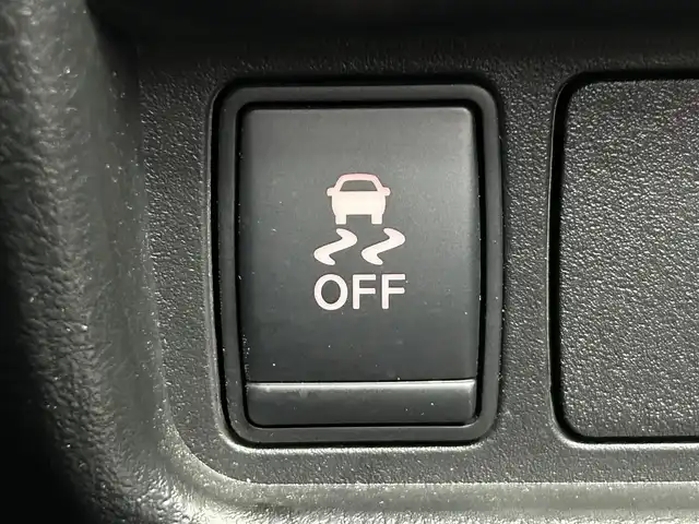 日産 ジューク ニスモ 道央・札幌 2019(平31)年 4.6万km ブリリアントホワイトパール ・４WD/・寒冷地仕様/・純正メモリナビ/・CD/DVD/SD/BT/iPod/フルセグTV/・アラウンドビューモニター/・ドライブレコーダー/・ETC/・横滑り防止装置/・ステアリングスイッチ/・電動格納ウィンカーミラー/・キセノンヘッドライト/・オートライト/・フォグライト/・ドアバイザー/・純正１８インチAW/・スマートキー/・スペアキー/・保証書/・取扱説明書