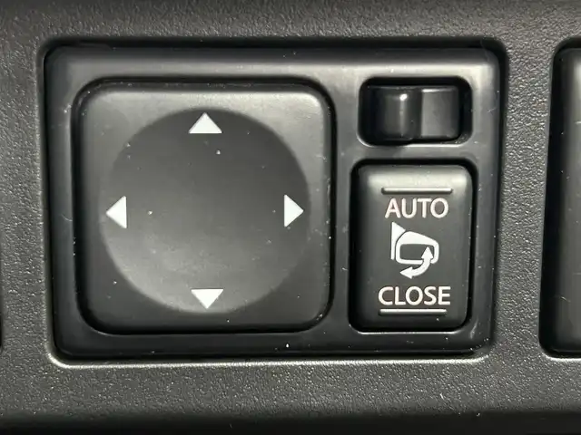 日産 ジューク ニスモ 道央・札幌 2019(平31)年 4.6万km ブリリアントホワイトパール ・４WD/・寒冷地仕様/・純正メモリナビ/・CD/DVD/SD/BT/iPod/フルセグTV/・アラウンドビューモニター/・ドライブレコーダー/・ETC/・横滑り防止装置/・ステアリングスイッチ/・電動格納ウィンカーミラー/・キセノンヘッドライト/・オートライト/・フォグライト/・ドアバイザー/・純正１８インチAW/・スマートキー/・スペアキー/・保証書/・取扱説明書