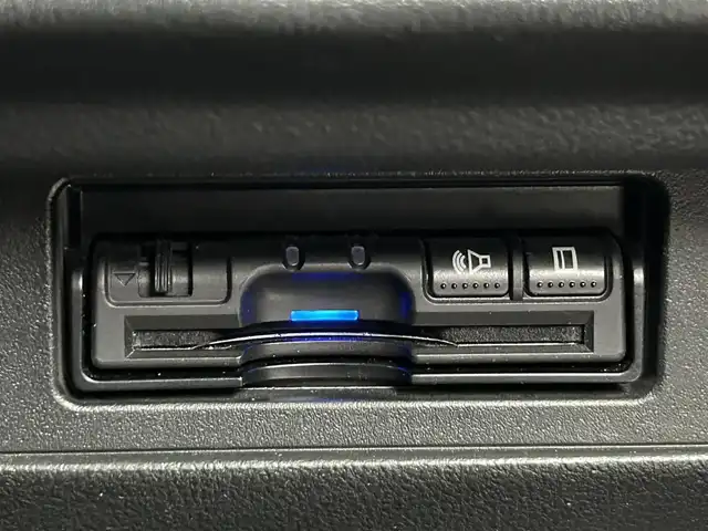 日産 ジューク ニスモ 道央・札幌 2019(平31)年 4.6万km ブリリアントホワイトパール ・４WD/・寒冷地仕様/・純正メモリナビ/・CD/DVD/SD/BT/iPod/フルセグTV/・アラウンドビューモニター/・ドライブレコーダー/・ETC/・横滑り防止装置/・ステアリングスイッチ/・電動格納ウィンカーミラー/・キセノンヘッドライト/・オートライト/・フォグライト/・ドアバイザー/・純正１８インチAW/・スマートキー/・スペアキー/・保証書/・取扱説明書
