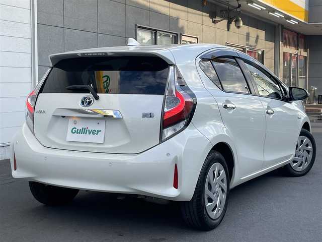 トヨタ アクア 千葉県 2018(平30)年 5.9万km ホワイトパールクリスタルシャイン ワンオーナー/衝突被害低減ブレーキ/レーンキープアシスト/LEDヘッドライト/オートハイビーム/LEDフォグライト/社外ナビ/フルセグTV/BlueTooth/CD/DVD/バックカメラ/D/N席シートヒーター/ナノe/電動格納ミラー/ドアバイザー/ステアリングスイッチ/保証書/スペアキー