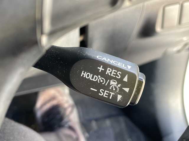 トヨタ ハリアー プレミアム 石川県 2018(平30)年 7.5万km パール 純正９型ナビ　フルセグＴＶ　バックカメラ　大型サンルーフ　トヨタセーフティセンス　レーダークルーズ　ドラレコ　ＥＴＣ　パワーバックドア　スマートキー　プッシュスタート　スタッドレス＆ＡＷ積み込み