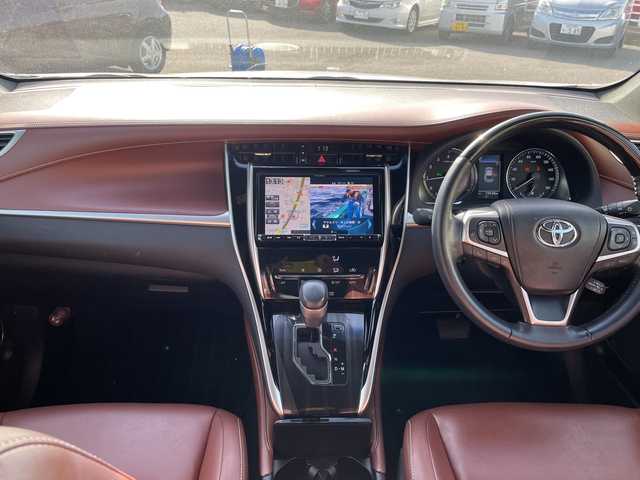 トヨタ ハリアー プレミアム 石川県 2018(平30)年 7.5万km パール 純正９型ナビ　フルセグＴＶ　バックカメラ　大型サンルーフ　トヨタセーフティセンス　レーダークルーズ　ドラレコ　ＥＴＣ　パワーバックドア　スマートキー　プッシュスタート　スタッドレス＆ＡＷ積み込み