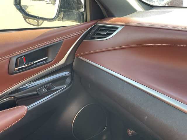 トヨタ ハリアー プレミアム 石川県 2018(平30)年 7.5万km パール 純正９型ナビ　フルセグＴＶ　バックカメラ　大型サンルーフ　トヨタセーフティセンス　レーダークルーズ　ドラレコ　ＥＴＣ　パワーバックドア　スマートキー　プッシュスタート　スタッドレス＆ＡＷ積み込み