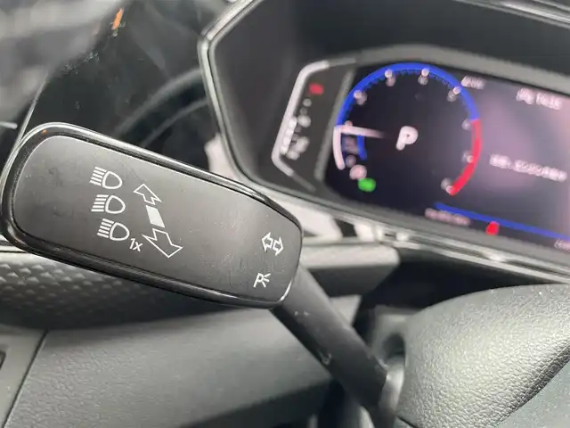 フォルクスワーゲン Ｔ－クロス TSI 1st 宮城県 2020(令2)年 2.7万km ピュアホワイト /ワンオーナー//純正メモリナビ//AM/FM/SD/スマートフォン連携//バックカメラ//ワイヤレス充電//レーダークルーズコントロール//ブラインドスポットモニター//衝突被害軽減ブレーキ//LEDヘッドライト//ビルトインETC2.0//純正16インチアルミスタッドレスタイヤ積込