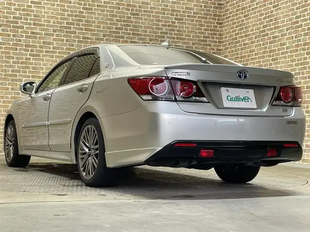 トヨタ クラウン ハイブリッド アスリートG Four 岩手県 2016(平28)年 3.6万km プレシャスシルバー ４WD/プリクラッシュセーフティ/クルーズコントロール/バックカメラ/ブラインドスポットモニター/コーナーセンサー/横滑り防止装置/社外レーダー/オートワイパー/オートライト/オートハイビーム/フロントワイパーデアイサー/TVキャンセラー/ステアリングヒーター/シートヒーター/エアシート/ドライブレコーダー/リアサンシェード/純正ナビ/純正18インチアルミホイール/純正フロアマット/オールオートパワーウィンドウ