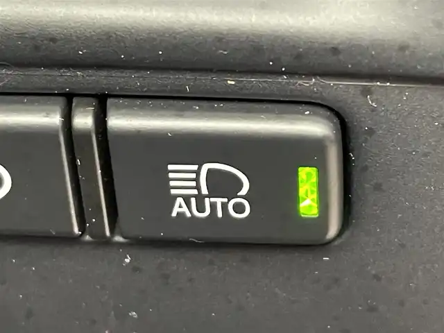 トヨタ クラウン ハイブリッド アスリートG Four 岩手県 2016(平28)年 3.6万km プレシャスシルバー ４WD/プリクラッシュセーフティ/クルーズコントロール/バックカメラ/ブラインドスポットモニター/コーナーセンサー/横滑り防止装置/社外レーダー/オートワイパー/オートライト/オートハイビーム/フロントワイパーデアイサー/TVキャンセラー/ステアリングヒーター/シートヒーター/エアシート/ドライブレコーダー/リアサンシェード/純正ナビ/純正18インチアルミホイール/純正フロアマット/オールオートパワーウィンドウ