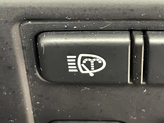 トヨタ クラウン ハイブリッド アスリートG Four 岩手県 2016(平28)年 3.6万km プレシャスシルバー ４WD/プリクラッシュセーフティ/クルーズコントロール/バックカメラ/ブラインドスポットモニター/コーナーセンサー/横滑り防止装置/社外レーダー/オートワイパー/オートライト/オートハイビーム/フロントワイパーデアイサー/TVキャンセラー/ステアリングヒーター/シートヒーター/エアシート/ドライブレコーダー/リアサンシェード/純正ナビ/純正18インチアルミホイール/純正フロアマット/オールオートパワーウィンドウ