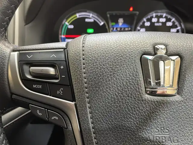 トヨタ クラウン ハイブリッド アスリートG Four 岩手県 2016(平28)年 3.6万km プレシャスシルバー ４WD/プリクラッシュセーフティ/クルーズコントロール/バックカメラ/ブラインドスポットモニター/コーナーセンサー/横滑り防止装置/社外レーダー/オートワイパー/オートライト/オートハイビーム/フロントワイパーデアイサー/TVキャンセラー/ステアリングヒーター/シートヒーター/エアシート/ドライブレコーダー/リアサンシェード/純正ナビ/純正18インチアルミホイール/純正フロアマット/オールオートパワーウィンドウ