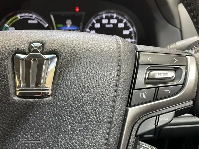 トヨタ クラウン ハイブリッド アスリートG Four 岩手県 2016(平28)年 3.6万km プレシャスシルバー ４WD/プリクラッシュセーフティ/クルーズコントロール/バックカメラ/ブラインドスポットモニター/コーナーセンサー/横滑り防止装置/社外レーダー/オートワイパー/オートライト/オートハイビーム/フロントワイパーデアイサー/TVキャンセラー/ステアリングヒーター/シートヒーター/エアシート/ドライブレコーダー/リアサンシェード/純正ナビ/純正18インチアルミホイール/純正フロアマット/オールオートパワーウィンドウ