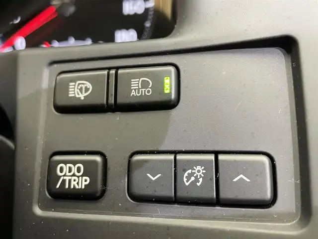 トヨタ クラウン ハイブリッド アスリートG Four 岩手県 2016(平28)年 3.6万km プレシャスシルバー ４WD/プリクラッシュセーフティ/クルーズコントロール/バックカメラ/ブラインドスポットモニター/コーナーセンサー/横滑り防止装置/社外レーダー/オートワイパー/オートライト/オートハイビーム/フロントワイパーデアイサー/TVキャンセラー/ステアリングヒーター/シートヒーター/エアシート/ドライブレコーダー/リアサンシェード/純正ナビ/純正18インチアルミホイール/純正フロアマット/オールオートパワーウィンドウ