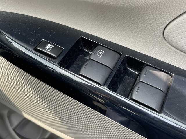 日産 デイズ J 愛知県 2018(平30)年 3.5万km ホワイト 純正メモリーナビ/（AM/FM/CD/SD)/フルセグTV/バックカメラ/ETC/ドライブレコーダー/リモコンキー/スペアキー/ドアバイザー/フロアマット