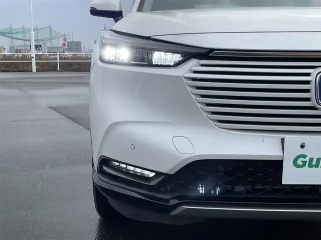 ホンダ ヴェゼル ハイブリッド e:HEV Z 佐賀県 2021(令3)年 6.7万km プラチナホワイトパール ワンオーナー/純正9インチナビゲーション・フルセグ/Bluetooth・USB・Applecarplay・androidaudio/バックカメラ/ビルトイン2.0ETC/パワーバックドア/置くだけ充電/AUTOHOLD/電子パーキング/ハーフレザーシート/シートヒーター/フルフラットシート/チップアップシート/革巻きステアリング/ステアリングヒーター/ステアリングリモコン/純正LEDシーケンシャルウィンカー/純正LEDヘッドライト/純正18インチアルミホイール/純正フロアマット/純正ドアバイザー/ホンダセンシング/・衝突軽減ブレーキ/・誤発進抑制機能/・歩行者事故低減ステアリング/・アダプティブクルーズコントロール/・路外逸脱抑制機能/・標識認識機能/・先行車発進お知らせ機能/・ブラインドスポットインフォメーション/・パーキングセンサーシステム/・緊急時停車支援機能
