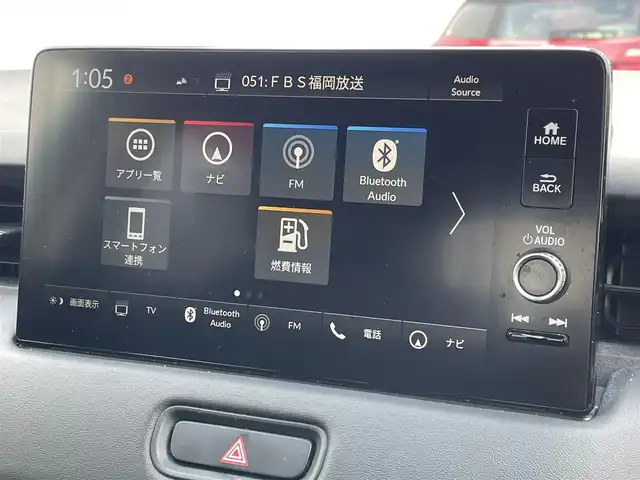 ホンダ ヴェゼル ハイブリッド e:HEV Z 佐賀県 2021(令3)年 6.7万km プラチナホワイトパール ワンオーナー/純正9インチナビゲーション・フルセグ/Bluetooth・USB・Applecarplay・androidaudio/バックカメラ/ビルトイン2.0ETC/パワーバックドア/置くだけ充電/AUTOHOLD/電子パーキング/ハーフレザーシート/シートヒーター/フルフラットシート/チップアップシート/革巻きステアリング/ステアリングヒーター/ステアリングリモコン/純正LEDシーケンシャルウィンカー/純正LEDヘッドライト/純正18インチアルミホイール/純正フロアマット/純正ドアバイザー/ホンダセンシング/・衝突軽減ブレーキ/・誤発進抑制機能/・歩行者事故低減ステアリング/・アダプティブクルーズコントロール/・路外逸脱抑制機能/・標識認識機能/・先行車発進お知らせ機能/・ブラインドスポットインフォメーション/・パーキングセンサーシステム/・緊急時停車支援機能