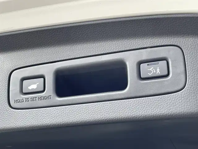 ホンダ ヴェゼル ハイブリッド e:HEV Z 佐賀県 2021(令3)年 6.7万km プラチナホワイトパール ワンオーナー/純正9インチナビゲーション・フルセグ/Bluetooth・USB・Applecarplay・androidaudio/バックカメラ/ビルトイン2.0ETC/パワーバックドア/置くだけ充電/AUTOHOLD/電子パーキング/ハーフレザーシート/シートヒーター/フルフラットシート/チップアップシート/革巻きステアリング/ステアリングヒーター/ステアリングリモコン/純正LEDシーケンシャルウィンカー/純正LEDヘッドライト/純正18インチアルミホイール/純正フロアマット/純正ドアバイザー/ホンダセンシング/・衝突軽減ブレーキ/・誤発進抑制機能/・歩行者事故低減ステアリング/・アダプティブクルーズコントロール/・路外逸脱抑制機能/・標識認識機能/・先行車発進お知らせ機能/・ブラインドスポットインフォメーション/・パーキングセンサーシステム/・緊急時停車支援機能