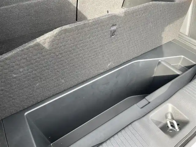 ホンダ ヴェゼル ハイブリッド e:HEV Z 佐賀県 2021(令3)年 6.7万km プラチナホワイトパール ワンオーナー/純正9インチナビゲーション・フルセグ/Bluetooth・USB・Applecarplay・androidaudio/バックカメラ/ビルトイン2.0ETC/パワーバックドア/置くだけ充電/AUTOHOLD/電子パーキング/ハーフレザーシート/シートヒーター/フルフラットシート/チップアップシート/革巻きステアリング/ステアリングヒーター/ステアリングリモコン/純正LEDシーケンシャルウィンカー/純正LEDヘッドライト/純正18インチアルミホイール/純正フロアマット/純正ドアバイザー/ホンダセンシング/・衝突軽減ブレーキ/・誤発進抑制機能/・歩行者事故低減ステアリング/・アダプティブクルーズコントロール/・路外逸脱抑制機能/・標識認識機能/・先行車発進お知らせ機能/・ブラインドスポットインフォメーション/・パーキングセンサーシステム/・緊急時停車支援機能