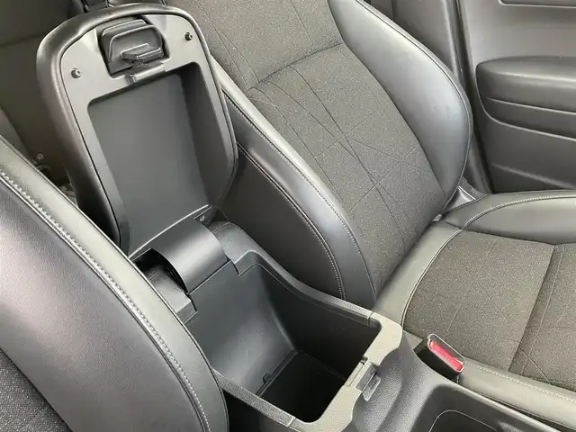 ホンダ ヴェゼル ハイブリッド e:HEV Z 佐賀県 2021(令3)年 6.7万km プラチナホワイトパール ワンオーナー/純正9インチナビゲーション・フルセグ/Bluetooth・USB・Applecarplay・androidaudio/バックカメラ/ビルトイン2.0ETC/パワーバックドア/置くだけ充電/AUTOHOLD/電子パーキング/ハーフレザーシート/シートヒーター/フルフラットシート/チップアップシート/革巻きステアリング/ステアリングヒーター/ステアリングリモコン/純正LEDシーケンシャルウィンカー/純正LEDヘッドライト/純正18インチアルミホイール/純正フロアマット/純正ドアバイザー/ホンダセンシング/・衝突軽減ブレーキ/・誤発進抑制機能/・歩行者事故低減ステアリング/・アダプティブクルーズコントロール/・路外逸脱抑制機能/・標識認識機能/・先行車発進お知らせ機能/・ブラインドスポットインフォメーション/・パーキングセンサーシステム/・緊急時停車支援機能