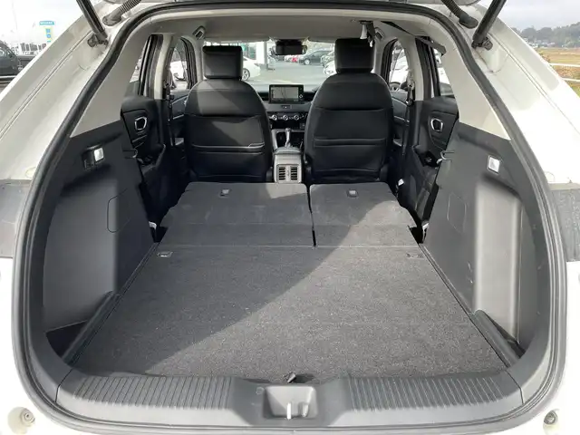 ホンダ ヴェゼル ハイブリッド e:HEV Z 佐賀県 2021(令3)年 6.7万km プラチナホワイトパール ワンオーナー/純正9インチナビゲーション・フルセグ/Bluetooth・USB・Applecarplay・androidaudio/バックカメラ/ビルトイン2.0ETC/パワーバックドア/置くだけ充電/AUTOHOLD/電子パーキング/ハーフレザーシート/シートヒーター/フルフラットシート/チップアップシート/革巻きステアリング/ステアリングヒーター/ステアリングリモコン/純正LEDシーケンシャルウィンカー/純正LEDヘッドライト/純正18インチアルミホイール/純正フロアマット/純正ドアバイザー/ホンダセンシング/・衝突軽減ブレーキ/・誤発進抑制機能/・歩行者事故低減ステアリング/・アダプティブクルーズコントロール/・路外逸脱抑制機能/・標識認識機能/・先行車発進お知らせ機能/・ブラインドスポットインフォメーション/・パーキングセンサーシステム/・緊急時停車支援機能