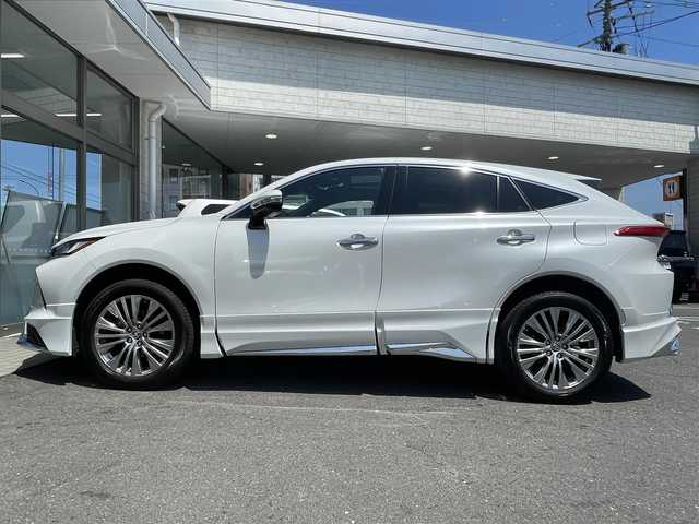 トヨタ ハリアー Z レザーパッケージ 青森県 2023(令5)年 1.3万km プラチナホワイトパールマイカ AIS検査評価点5点/ワンオーナー/モデリスタエアロ/シグネチャーイルミグリル/ドアミラーメッキ/バックドアガーニッシュメッキ/調光パノラマルーフ/スペアタイヤ/ディスプレイーディオＪＢＬナビ地デジ/パノラミックビューモニター/ブラインドスポットモニター/スペアタイヤ/スペアキー/LEDヘッドライト/インナーミラー/純正エンジンスターター/パワーバックドア/Toyota Safety Sense/新車時保証書/取扱説明書/社外１７ＡＷ冬タイヤ積み込み