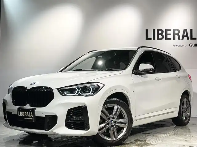 ＢＭＷ Ｘ１ xDrive 18d Mスポーツ EDジョイ+ 道央・札幌 2021(令3)年 3.5万km アルピンホワイトⅢ ドライビングアシストプラス/・ACC/アクティブクルーズコントロール/ドライビングアシスト/・レーンディパーチャーウォーニング/・前車接近警告機能/・衝突回避 被害軽減ブレーキ/パーキングアシスト/・PDC/パークディスタンスコントロール/・パーキングアシスト(縦列)/・リアビューカメラ/コンフォートパッケージ/・スライディングリヤシート/・ワイヤレスチャージング/・Mシートベルト/Mエアロダイナミクスパッケージ/Mスポーツサスペンション/コンフォートアクセス/オートマチックテールゲートオペレーション/LEDヘッドライト/LEDフロントフォグランプ/アンビエントライト/自動防眩ルームミラー/電動フロントシート/スポーツシート(ハーフレザーシート)/Mスポーツレザーステアリングホイール/10.25インチワイドコントロールディスプレイ/ミラー一体型ETC/社外ドライブレコーダー