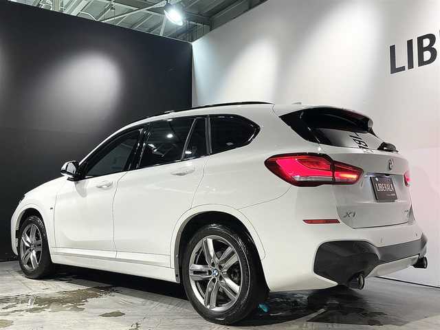ＢＭＷ Ｘ１ xDrive 18d Mスポーツ EDジョイ+ 道央・札幌 2021(令3)年 3.5万km アルピンホワイトⅢ ドライビングアシストプラス/・ACC/アクティブクルーズコントロール/ドライビングアシスト/・レーンディパーチャーウォーニング/・前車接近警告機能/・衝突回避 被害軽減ブレーキ/パーキングアシスト/・PDC/パークディスタンスコントロール/・パーキングアシスト(縦列)/・リアビューカメラ/コンフォートパッケージ/・スライディングリヤシート/・ワイヤレスチャージング/・Mシートベルト/Mエアロダイナミクスパッケージ/Mスポーツサスペンション/コンフォートアクセス/オートマチックテールゲートオペレーション/LEDヘッドライト/LEDフロントフォグランプ/アンビエントライト/自動防眩ルームミラー/電動フロントシート/スポーツシート(ハーフレザーシート)/Mスポーツレザーステアリングホイール/10.25インチワイドコントロールディスプレイ/ミラー一体型ETC/社外ドライブレコーダー