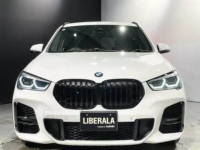 ＢＭＷ Ｘ１ xDrive 18d Mスポーツ EDジョイ+ 道央・札幌 2021(令3)年 3.5万km アルピンホワイトⅢ ドライビングアシストプラス/・ACC/アクティブクルーズコントロール/ドライビングアシスト/・レーンディパーチャーウォーニング/・前車接近警告機能/・衝突回避 被害軽減ブレーキ/パーキングアシスト/・PDC/パークディスタンスコントロール/・パーキングアシスト(縦列)/・リアビューカメラ/コンフォートパッケージ/・スライディングリヤシート/・ワイヤレスチャージング/・Mシートベルト/Mエアロダイナミクスパッケージ/Mスポーツサスペンション/コンフォートアクセス/オートマチックテールゲートオペレーション/LEDヘッドライト/LEDフロントフォグランプ/アンビエントライト/自動防眩ルームミラー/電動フロントシート/スポーツシート(ハーフレザーシート)/Mスポーツレザーステアリングホイール/10.25インチワイドコントロールディスプレイ/ミラー一体型ETC/社外ドライブレコーダー