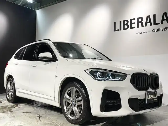 ＢＭＷ Ｘ１ xDrive 18d Mスポーツ EDジョイ+ 道央・札幌 2021(令3)年 3.5万km アルピンホワイトⅢ ドライビングアシストプラス/・ACC/アクティブクルーズコントロール/ドライビングアシスト/・レーンディパーチャーウォーニング/・前車接近警告機能/・衝突回避 被害軽減ブレーキ/パーキングアシスト/・PDC/パークディスタンスコントロール/・パーキングアシスト(縦列)/・リアビューカメラ/コンフォートパッケージ/・スライディングリヤシート/・ワイヤレスチャージング/・Mシートベルト/Mエアロダイナミクスパッケージ/Mスポーツサスペンション/コンフォートアクセス/オートマチックテールゲートオペレーション/LEDヘッドライト/LEDフロントフォグランプ/アンビエントライト/自動防眩ルームミラー/電動フロントシート/スポーツシート(ハーフレザーシート)/Mスポーツレザーステアリングホイール/10.25インチワイドコントロールディスプレイ/ミラー一体型ETC/社外ドライブレコーダー