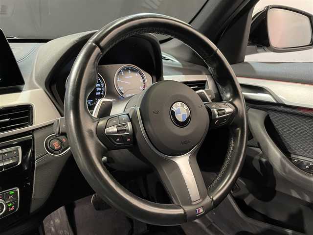 ＢＭＷ Ｘ１ xDrive 18d Mスポーツ EDジョイ+ 道央・札幌 2021(令3)年 3.5万km アルピンホワイトⅢ ドライビングアシストプラス/・ACC/アクティブクルーズコントロール/ドライビングアシスト/・レーンディパーチャーウォーニング/・前車接近警告機能/・衝突回避 被害軽減ブレーキ/パーキングアシスト/・PDC/パークディスタンスコントロール/・パーキングアシスト(縦列)/・リアビューカメラ/コンフォートパッケージ/・スライディングリヤシート/・ワイヤレスチャージング/・Mシートベルト/Mエアロダイナミクスパッケージ/Mスポーツサスペンション/コンフォートアクセス/オートマチックテールゲートオペレーション/LEDヘッドライト/LEDフロントフォグランプ/アンビエントライト/自動防眩ルームミラー/電動フロントシート/スポーツシート(ハーフレザーシート)/Mスポーツレザーステアリングホイール/10.25インチワイドコントロールディスプレイ/ミラー一体型ETC/社外ドライブレコーダー
