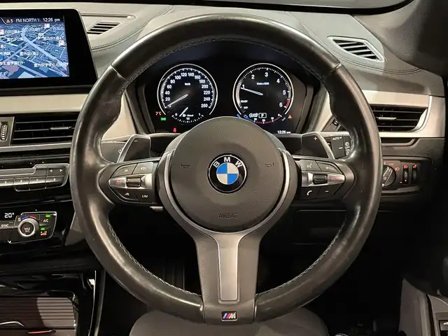 ＢＭＷ Ｘ１ xDrive 18d Mスポーツ EDジョイ+ 道央・札幌 2021(令3)年 3.5万km アルピンホワイトⅢ ドライビングアシストプラス/・ACC/アクティブクルーズコントロール/ドライビングアシスト/・レーンディパーチャーウォーニング/・前車接近警告機能/・衝突回避 被害軽減ブレーキ/パーキングアシスト/・PDC/パークディスタンスコントロール/・パーキングアシスト(縦列)/・リアビューカメラ/コンフォートパッケージ/・スライディングリヤシート/・ワイヤレスチャージング/・Mシートベルト/Mエアロダイナミクスパッケージ/Mスポーツサスペンション/コンフォートアクセス/オートマチックテールゲートオペレーション/LEDヘッドライト/LEDフロントフォグランプ/アンビエントライト/自動防眩ルームミラー/電動フロントシート/スポーツシート(ハーフレザーシート)/Mスポーツレザーステアリングホイール/10.25インチワイドコントロールディスプレイ/ミラー一体型ETC/社外ドライブレコーダー