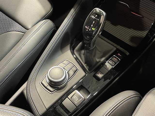 ＢＭＷ Ｘ１ xDrive 18d Mスポーツ EDジョイ+ 道央・札幌 2021(令3)年 3.5万km アルピンホワイトⅢ ドライビングアシストプラス/・ACC/アクティブクルーズコントロール/ドライビングアシスト/・レーンディパーチャーウォーニング/・前車接近警告機能/・衝突回避 被害軽減ブレーキ/パーキングアシスト/・PDC/パークディスタンスコントロール/・パーキングアシスト(縦列)/・リアビューカメラ/コンフォートパッケージ/・スライディングリヤシート/・ワイヤレスチャージング/・Mシートベルト/Mエアロダイナミクスパッケージ/Mスポーツサスペンション/コンフォートアクセス/オートマチックテールゲートオペレーション/LEDヘッドライト/LEDフロントフォグランプ/アンビエントライト/自動防眩ルームミラー/電動フロントシート/スポーツシート(ハーフレザーシート)/Mスポーツレザーステアリングホイール/10.25インチワイドコントロールディスプレイ/ミラー一体型ETC/社外ドライブレコーダー
