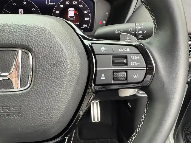 ホンダ ＺＲ－Ｖ ハイブリッド e:HEV Z 東京都 2023(令5)年 1.9万km プラチナホワイトパール BOSEサウンド/Honda SENSING/・衝突軽減ブレーキ/・誤発進抑制機能/・標識認識機能/・路外逸脱抑制機能/・車線維持支援システム/・先行車発進お知らせ機能/・アダプティブクルーズコントロール/・コーナーセンサー/マルチビューカメラシステム/プッシュスタート/純正9インチナビ/【FM/AM/USB/BT/フルセグTV】/ETC2.0/ワイヤレス充電器/レザーシート/パワーシート/シートヒーター/ステアリングヒーター/パワーテールゲート/LEDヘッドライト/オートライト/18インチ純正アルミホイール/スペアキー×１