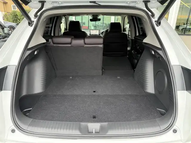 ホンダ ＺＲ－Ｖ ハイブリッド e:HEV Z 東京都 2023(令5)年 1.9万km プラチナホワイトパール BOSEサウンド/Honda SENSING/・衝突軽減ブレーキ/・誤発進抑制機能/・標識認識機能/・路外逸脱抑制機能/・車線維持支援システム/・先行車発進お知らせ機能/・アダプティブクルーズコントロール/・コーナーセンサー/マルチビューカメラシステム/プッシュスタート/純正9インチナビ/【FM/AM/USB/BT/フルセグTV】/ETC2.0/ワイヤレス充電器/レザーシート/パワーシート/シートヒーター/ステアリングヒーター/パワーテールゲート/LEDヘッドライト/オートライト/18インチ純正アルミホイール/スペアキー×１