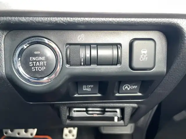 スバル インプレッサ ＸＶ 2．0i－L アイサイト 鳥取県 2017(平29)年 6.1万km クリスタルブラックシリカ ワンオーナー/４WD/社外ナビ/フルセグ/BT/CD/DVD/USB/バックカメラ・ETC/ドライブレコーダー（前方のみ）/前席パワーシート/アイサイト/レーダークルーズコントロール/レーンキープアシスト/キセノンライト/フォグライト/純正１７インチアルミホイール/プッシュエンジンスタート/アイドリングストップ/フロアマット/ドアバイザー/取扱説明書/スペアキー