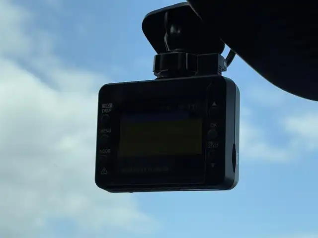 日産 ノート X 大分県 2021(令3)年 6.8万km オーロラフレアブルーパール ・純正ナビ(CD/DVD/BT/SD/USB)/・バックカメラ/・フルセグテレビ/・エマージェンシーブレーキ/・コーナーセンサー/・ドライブレコーダー/・テレビキャンセラー/・ドライブレコーダー/・ETC/・オートハイビーム/・オートホールド/・スマートキー/・プッシュスタートボタン