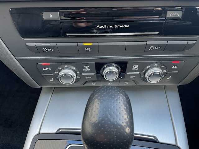 アウディ Ａ６ 2．0 TFSI クワトロSライン 青森県 2016(平28)年 7.7万km ミトスブラックメタリック ４WD/純正ナビ/バックカメラ/黒本革シート/D/N席パワーシート/D/N席シートヒーター/MTモード/パーキングセンサー/クルーズコントロール/スマートキー/LEDヘッドライト/19インチ純正アルミホイール/保証書/取扱説明書