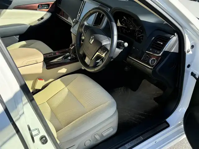 トヨタ クラウン ロイヤル ロイヤルサルーン 栃木県 2014(平26)年 3.5万km ホワイトパールクリスタルシャイン メーカー装着ナビ/フルセグTV/DVD再生機能/Bluetooth/バックカメラ/ステアリングリモコン/クルーズコントロール/前席パワーシート/リア5面フィルム/ローダウン/クリアランスソナー/ビルトインETC/スマートキー