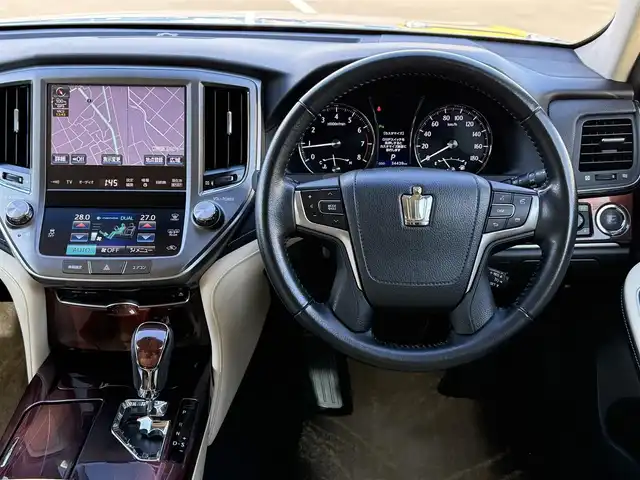 トヨタ クラウン ロイヤル ロイヤルサルーン 栃木県 2014(平26)年 3.5万km ホワイトパールクリスタルシャイン メーカー装着ナビ/フルセグTV/DVD再生機能/Bluetooth/バックカメラ/ステアリングリモコン/クルーズコントロール/前席パワーシート/リア5面フィルム/ローダウン/クリアランスソナー/ビルトインETC/スマートキー