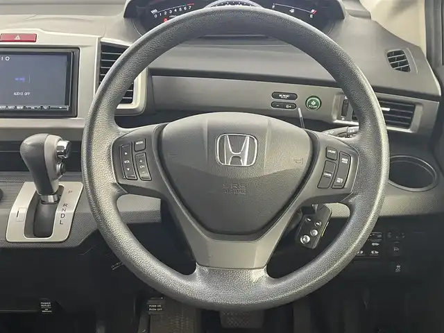 ホンダ フリード G プレミアムエディション 大分県 2015(平27)年 7.4万km プレミアムスパークルブラックパール 社外SDナビ/（フルセグ/CD/DVD/Bluetooth）/両側パワースライドドア/ビルトインETC/ハーフレザーシート/クルーズコントロール/ステアリングスイッチ/電動格納ミラー/HIDヘッドライト/オートライト/オートエアコン/スマートキー/保証書・取扱説明書