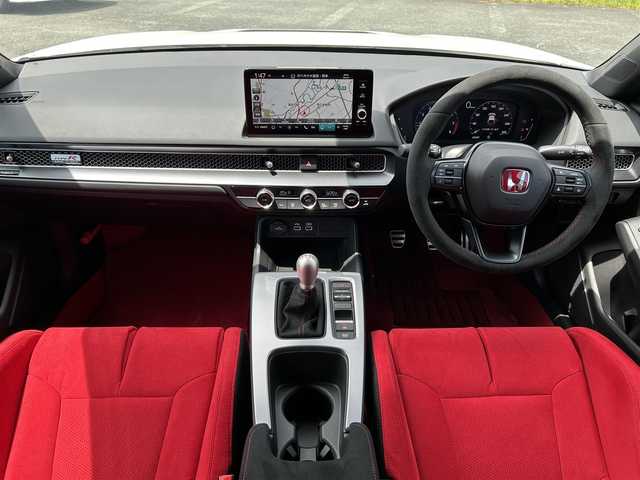 ホンダ シビック タイプR 熊本県 2024(令6)年 0.1万km チャンピオンシップホワイト ホンダセンシング/プッシュスタート/純正ナビ/（フルセグTV・BTオーディオ）/バックカメラ/ビルトインETC/純正19インチAW/bremboキャリパー/レーダークルーズ/LEDヘッドライト/オートライト/前後コーナーセンサー/横滑り防止装置/ウィンカーミラー/純正フロアマット/純正ドアバイザー/新車保証書/取扱説明書/スマートスペアキー×1本