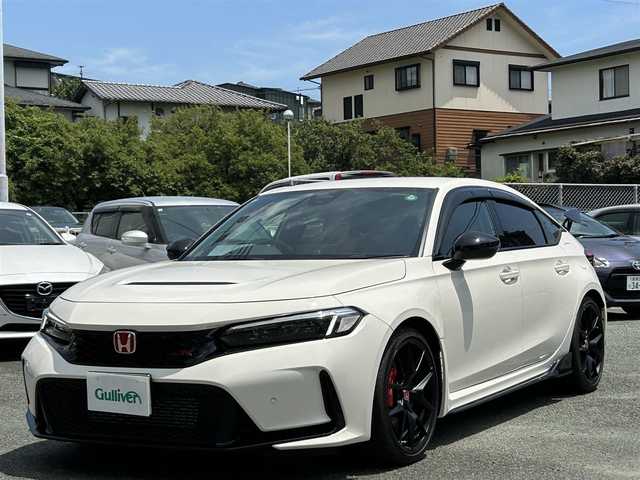 ホンダ シビック タイプR 熊本県 2024(令6)年 0.1万km チャンピオンシップホワイト ホンダセンシング/プッシュスタート/純正ナビ/（フルセグTV・BTオーディオ）/バックカメラ/ビルトインETC/純正19インチAW/bremboキャリパー/レーダークルーズ/LEDヘッドライト/オートライト/前後コーナーセンサー/横滑り防止装置/ウィンカーミラー/純正フロアマット/純正ドアバイザー/新車保証書/取扱説明書/スマートスペアキー×1本